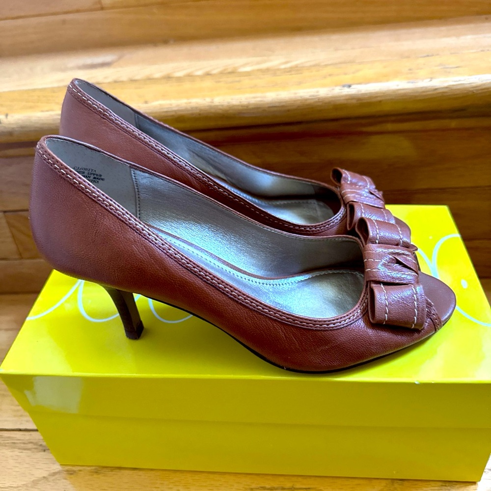 Women’s Peep Toe Size 7.5 M Brown Leather Pump Heels Joan & David Luxe